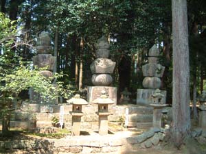 忠胤夫妻の墓