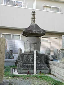 持氏供養塔