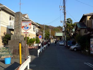 比企谷の妙本寺参道