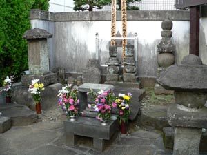 北条氏政、氏照墓石