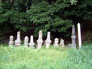 勝胤供養塔