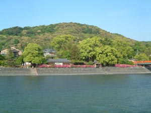 宇治川合戦碑より