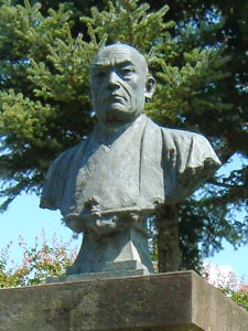 伊達安芸胸像
