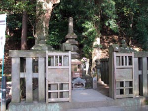 頼朝墓